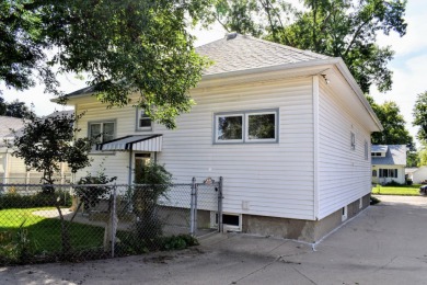This 3 bedroom, 2 bathroom 1 1 2 story home near Floyd Golf on Floyd Park Golf Course in Iowa - for sale on GolfHomes.com, golf home, golf lot