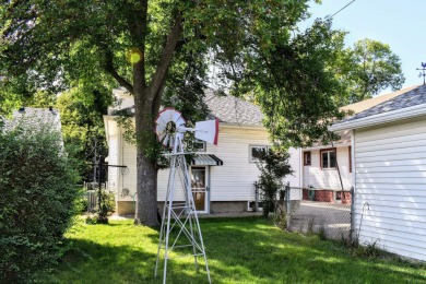 This 3 bedroom, 2 bathroom 1 1 2 story home near Floyd Golf on Floyd Park Golf Course in Iowa - for sale on GolfHomes.com, golf home, golf lot