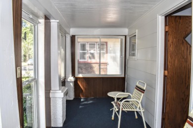 This 3 bedroom, 2 bathroom 1 1 2 story home near Floyd Golf on Floyd Park Golf Course in Iowa - for sale on GolfHomes.com, golf home, golf lot