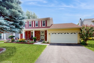 Beautiful 4-bedroom 2.5 bath home backs up to the golf course on Glendale Lakes Golf Club in Illinois - for sale on GolfHomes.com, golf home, golf lot