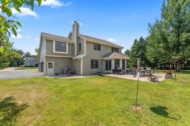 Beautifully maintained 5 BR, 2.5 BA Colonial on 1 plus acre on Western Lakes Golf Club in Wisconsin - for sale on GolfHomes.com, golf home, golf lot