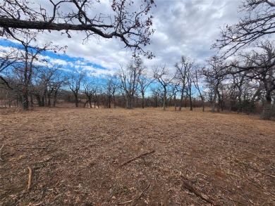 Beautiful build site in Nocona Hills, right down the street to on Nocona Hills Golf Course in Texas - for sale on GolfHomes.com, golf home, golf lot