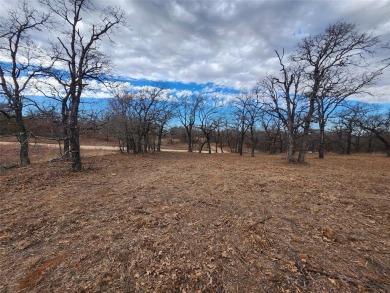 Beautiful build site in Nocona Hills, right down the street to on Nocona Hills Golf Course in Texas - for sale on GolfHomes.com, golf home, golf lot