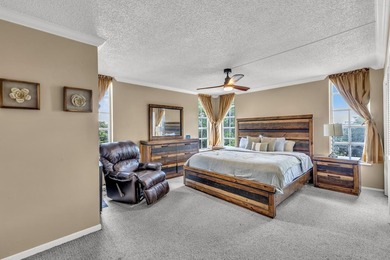 Price Improvement! Rarely available 3-bedroom corner unit in on Palm-Aire Country Club and Resort - The Oaks in Florida - for sale on GolfHomes.com, golf home, golf lot
