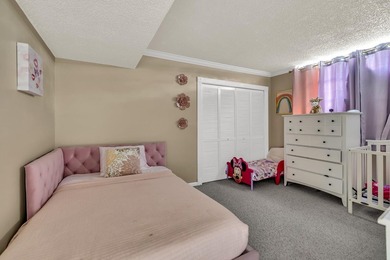 Price Improvement! Rarely available 3-bedroom corner unit in on Palm-Aire Country Club and Resort - The Oaks in Florida - for sale on GolfHomes.com, golf home, golf lot