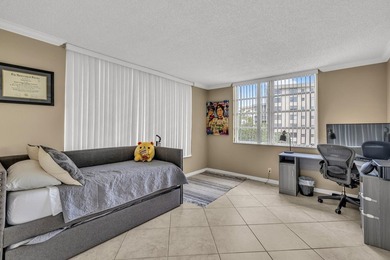 Price Improvement! Rarely available 3-bedroom corner unit in on Palm-Aire Country Club and Resort - The Oaks in Florida - for sale on GolfHomes.com, golf home, golf lot