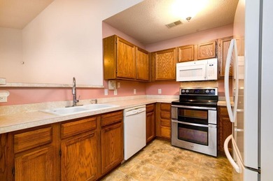 Come say hello to 190 Droos Way and goodbye to your search. This on Shadowmoss Plantation Golf Club in South Carolina - for sale on GolfHomes.com, golf home, golf lot