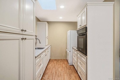 This beautifully maintained Greenbriar model is located in a on Leisure Village Golf Course in New York - for sale on GolfHomes.com, golf home, golf lot