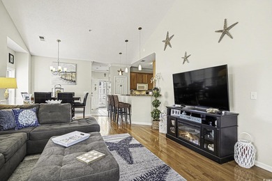 This bright, spacious 3-bedroom, 2-bath end-unit condo is on Blackmoor Golf Club in South Carolina - for sale on GolfHomes.com, golf home, golf lot