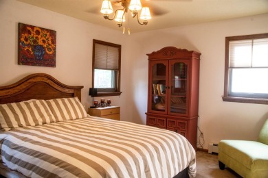 Beautiful getaway in Angel Fire only 1.7 mi from the ski base on Angel Fire Resort Country Club in New Mexico - for sale on GolfHomes.com, golf home, golf lot