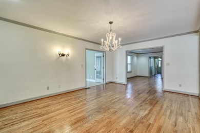 Newly Renovated! Stunning 4 bedroom/3.5 bathroom on Country Club of Spartanburg in South Carolina - for sale on GolfHomes.com, golf home, golf lot