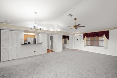 Cross Creek Golfing Community - 2 Bedrooms + Den, 2 Bathrooms on Cross Creek Country Club in Florida - for sale on GolfHomes.com, golf home, golf lot