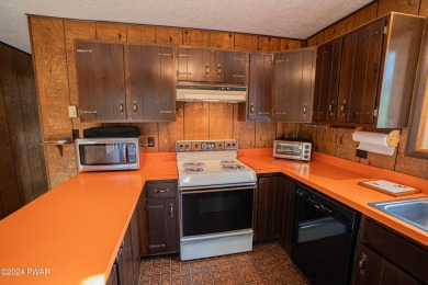Welcome to this charming ranch-style home located in the on The Hideout Golf in Pennsylvania - for sale on GolfHomes.com, golf home, golf lot