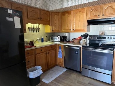 UPDATED KITCHEN** CLOSE TO REC CENTER,TENNIS COURTS & GOLF on On Top Of The World Golf Course in Florida - for sale on GolfHomes.com, golf home, golf lot
