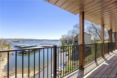 Just like new! You will want to see this one!  This WALK-IN unit on Seasons Ridge At Four Seasons in Missouri - for sale on GolfHomes.com, golf home, golf lot