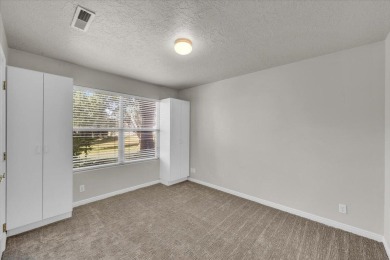 Charming townhouse in the Highlands subdivision. This 2-bedroom on Green Spring Country Club in Utah - for sale on GolfHomes.com, golf home, golf lot