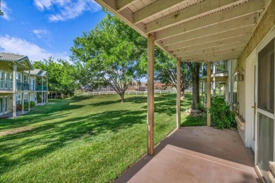 Charming townhouse in the Highlands subdivision. This 2-bedroom on Green Spring Country Club in Utah - for sale on GolfHomes.com, golf home, golf lot