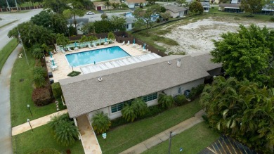 GORGEOUS, UPDATED, SKYLIGHTS, FANS, FRESHLY PAINTED, SCREENED on Forest Oaks Golf Club in Florida - for sale on GolfHomes.com, golf home, golf lot