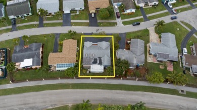 GORGEOUS, UPDATED, SKYLIGHTS, FANS, FRESHLY PAINTED, SCREENED on Forest Oaks Golf Club in Florida - for sale on GolfHomes.com, golf home, golf lot