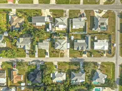 Under contract-accepting backup offers. One or more photo(s) has on Jacaranda West Country Club in Florida - for sale on GolfHomes.com, golf home, golf lot