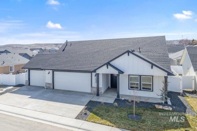 Gorgeous home with 3 bedrooms, 2 bath and a three car garage on Scotch Pines Golf Course in Idaho - for sale on GolfHomes.com, golf home, golf lot