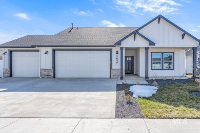 Gorgeous home with 3 bedrooms, 2 bath and a three car garage on Scotch Pines Golf Course in Idaho - for sale on GolfHomes.com, golf home, golf lot