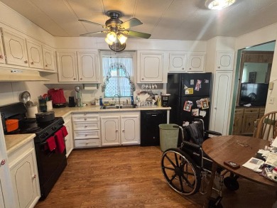 2 bedroom 2 bath mobile home located in the lovely suburban area on Sherwood Forest Golf Club in California - for sale on GolfHomes.com, golf home, golf lot