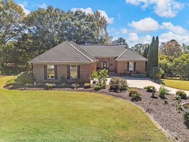 Welcome to this beautiful one-owner, all-brick 3-bedroom, 2.5 on River Falls Plantation in South Carolina - for sale on GolfHomes.com, golf home, golf lot