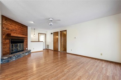 Experience Bella Vista in this inviting *2*-bed, 2-bath home on Bella Vista Country Club - Scottsdale in Arkansas - for sale on GolfHomes.com, golf home, golf lot