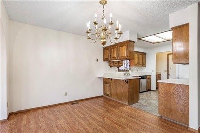 Experience Bella Vista in this inviting *2*-bed, 2-bath home on Bella Vista Country Club - Scottsdale in Arkansas - for sale on GolfHomes.com, golf home, golf lot