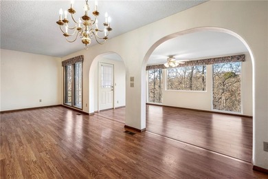 Experience Bella Vista in this inviting *2*-bed, 2-bath home on Bella Vista Country Club - Scottsdale in Arkansas - for sale on GolfHomes.com, golf home, golf lot