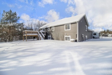 This great 2 bedroom, 2 bath home backs up to Hickory Knoll Golf on Hickory Knoll Golf Course in Michigan - for sale on GolfHomes.com, golf home, golf lot