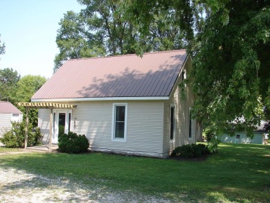 Don't miss out on this well-maintained 1.5-story, 3-bedroom on Twin Lakes Golf Course in Iowa - for sale on GolfHomes.com, golf home, golf lot