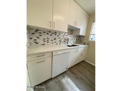 Stylish Central Tucson upstairs 1-bedroom, 1-bath co-op--perfect on Randolph Park Golf Courses in Arizona - for sale on GolfHomes.com, golf home, golf lot