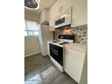 Stylish Central Tucson upstairs 1-bedroom, 1-bath co-op--perfect on Randolph Park Golf Courses in Arizona - for sale on GolfHomes.com, golf home, golf lot