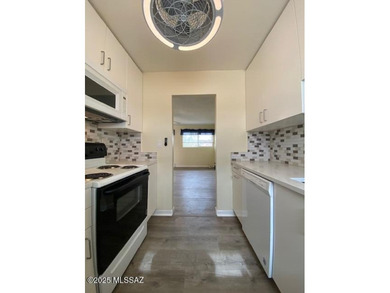 Stylish Central Tucson upstairs 1-bedroom, 1-bath co-op--perfect on Randolph Park Golf Courses in Arizona - for sale on GolfHomes.com, golf home, golf lot