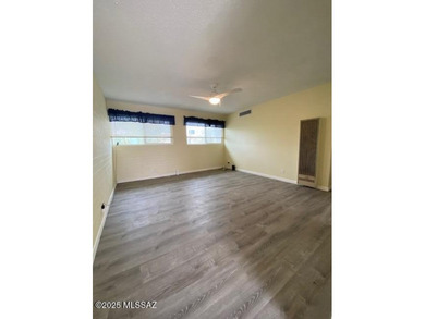 Stylish Central Tucson upstairs 1-bedroom, 1-bath co-op--perfect on Randolph Park Golf Courses in Arizona - for sale on GolfHomes.com, golf home, golf lot