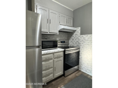 Move right in to this updated 2-bedroom, 1-bath end unit in on Greenbriar Woodlands in New Jersey - for sale on GolfHomes.com, golf home, golf lot