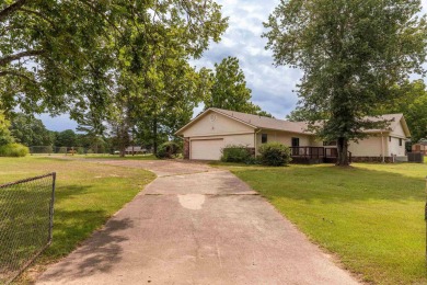 Lovely 3-bedroom, 3-bath ranch-style home across the street from on Thunderbird Country Club in Arkansas - for sale on GolfHomes.com, golf home, golf lot