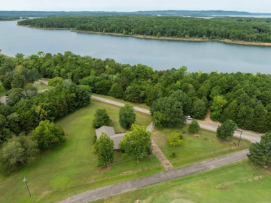 Lovely 3-bedroom, 3-bath ranch-style home across the street from on Thunderbird Country Club in Arkansas - for sale on GolfHomes.com, golf home, golf lot