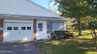 Crestwood Village One. This two bedroom Oakwood model is on a on Keswick Village Golf Course in New Jersey - for sale on GolfHomes.com, golf home, golf lot