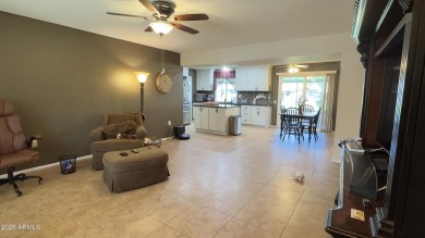 Welcome to this beautifully updated 2-bedroom, 1 3/4-bath Gemini on PalmBrook Country Club in Arizona - for sale on GolfHomes.com, golf home, golf lot