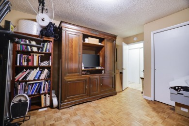 Welcome to this well maintained 3 bedroom 2 bath home nestled in on Pocono Farms Country Club in Pennsylvania - for sale on GolfHomes.com, golf home, golf lot