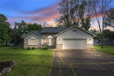 Do not miss this wonderfully updated home. It's located right on Forest Hills Golf Club in Minnesota - for sale on GolfHomes.com, golf home, golf lot
