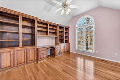 Discover an incredible opportunity to personalize this home and on Bella Vista Country Club - Scottsdale in Arkansas - for sale on GolfHomes.com, golf home, golf lot