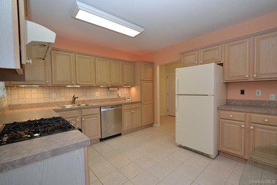 Beautifully maintained 2 Bedroom, 2 Bath *Devon 2* model in on Birchwood at Spring Lake in New York - for sale on GolfHomes.com, golf home, golf lot