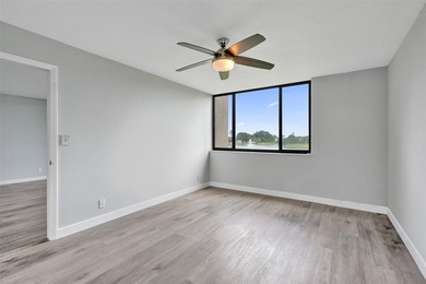 Located in an all-ages community, this spacious 2-bedroom on Fountains Golf and Country Club in Florida - for sale on GolfHomes.com, golf home, golf lot