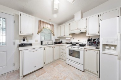 Welcome home to this charming 2-bedroom, 2 bath manufactured on El Diablo Executive Golf Course in Florida - for sale on GolfHomes.com, golf home, golf lot