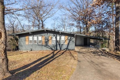 Charming 2-bedroom, 1.5-bath Bella Vista home featuring a on Bella Vista Country Club and Golf Course in Arkansas - for sale on GolfHomes.com, golf home, golf lot