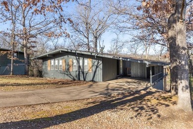 Charming 2-bedroom, 1.5-bath Bella Vista home featuring a on Bella Vista Country Club and Golf Course in Arkansas - for sale on GolfHomes.com, golf home, golf lot